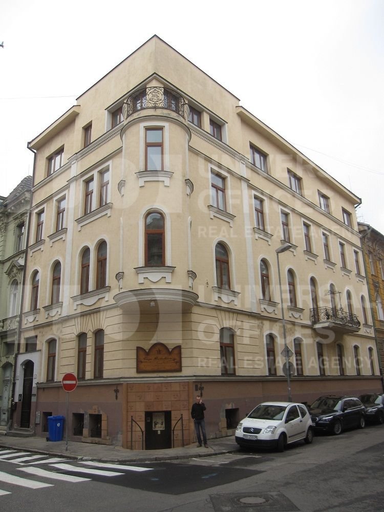 Administratívna budova Sládkovičova