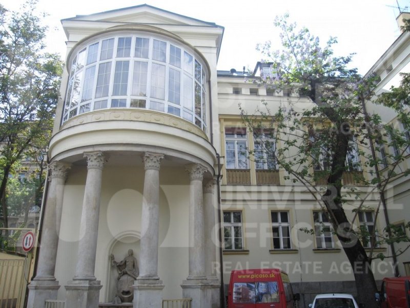 Administratívna budova Štefánikova - W