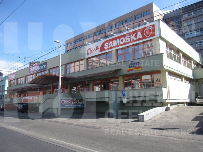 Administratívna budova Stromová - J