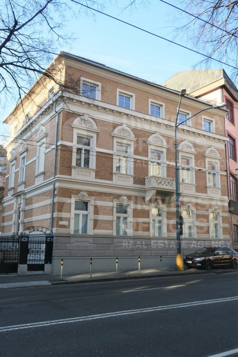 Administratívna budova Štefánikova - A