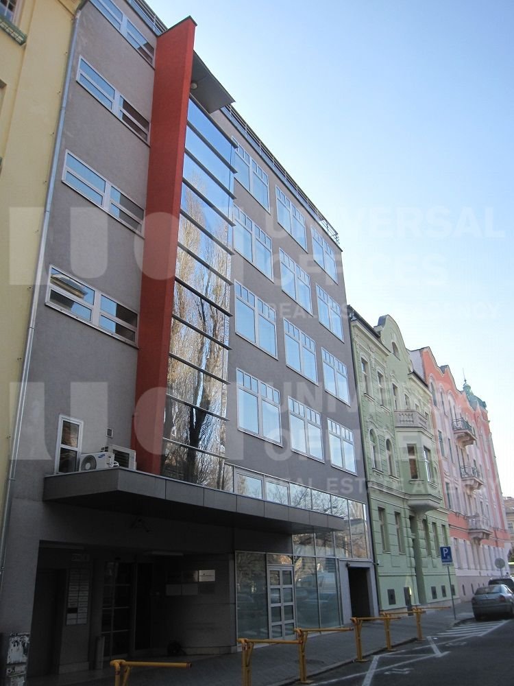 Administratívna budova Dobrovičova
