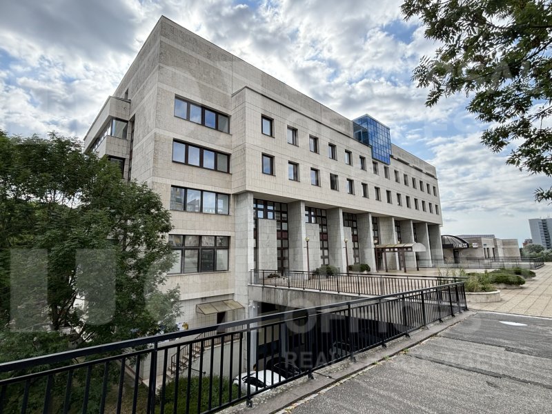 Administratívna budova Karloveská