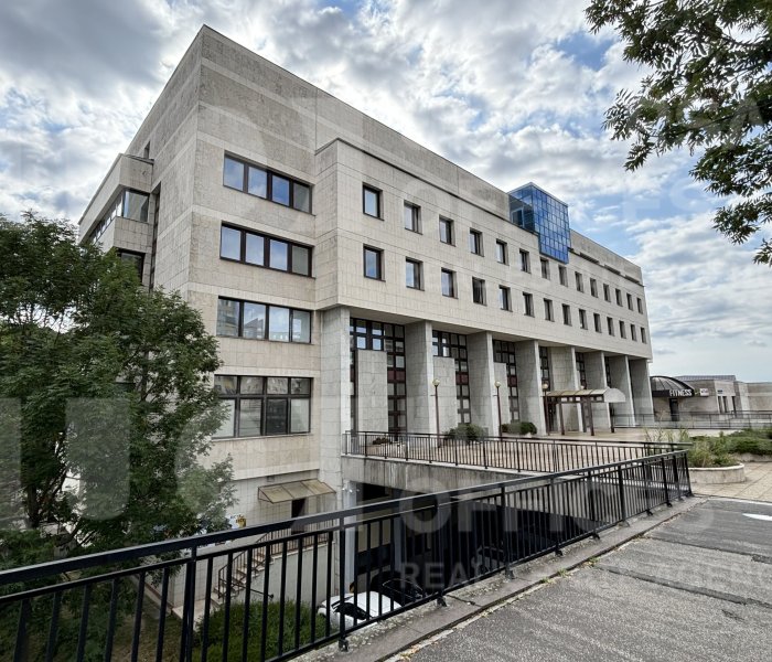 Administratívna budova Karloveská